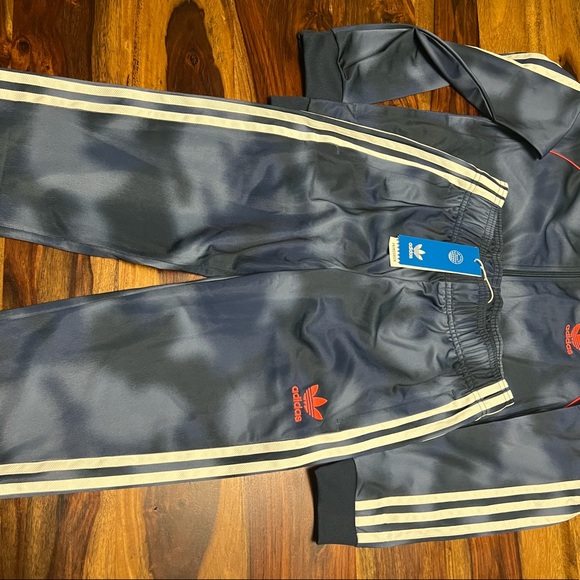 Adidas track suit - Picture 3 of 3